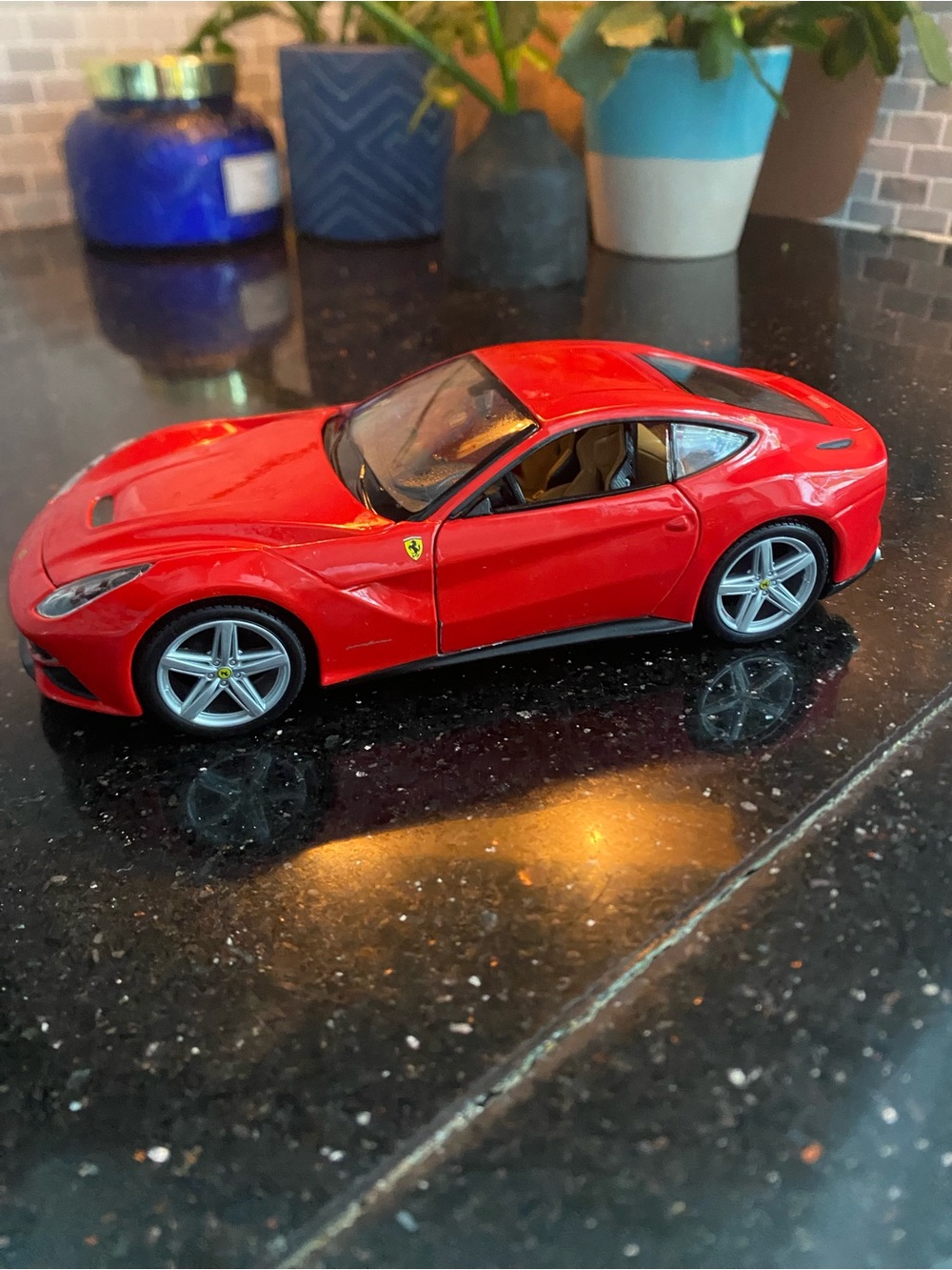 2012 Ferrari F12 Berlinetta F12berlinetta - 1/24 Scale Diecast Model - Bburago